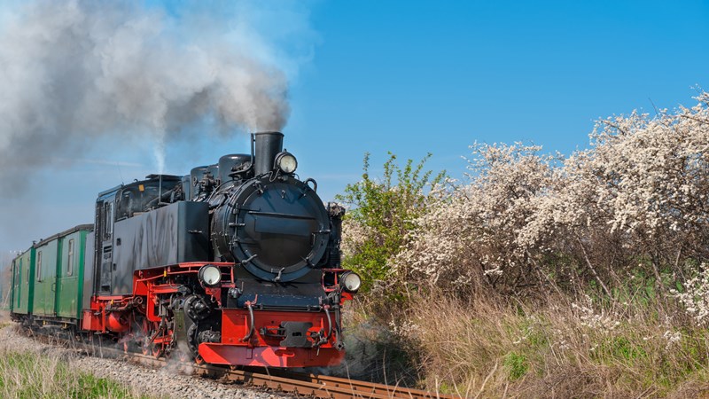 historical-steam-train-on-island-rugen.jpg